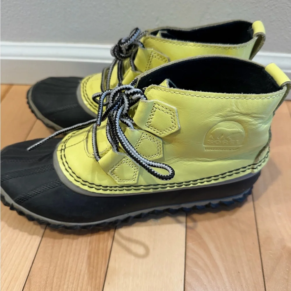 Sorel Out N About Chelsea waterproof duck boot.